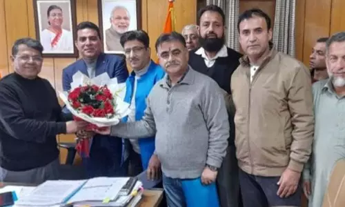 Jammu: प्लस-2 लेक्चरर्स फोरम ने शांतमनु से मुलाकात की, प्रमुख मुद्दों पर प्रकाश डाला Jammu: प्लस-2 लेक्चरर्स फोरम ने शांतमनु से मुलाकात की, प्रमुख मुद्दों पर प्रकाश डाला