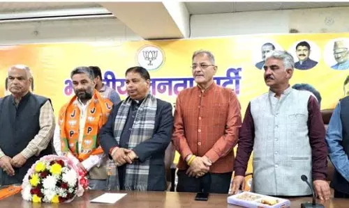 Jammu: फारूक गंदेरबली 20 साल बाद फिर भाजपा में शामिल Jammu: फारूक गंदेरबली 20 साल बाद फिर भाजपा में शामिल