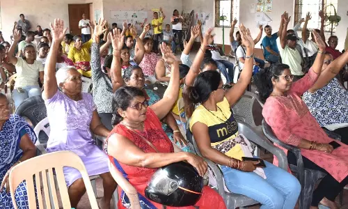 GOA: स्थानीय लोगों ने रेलवे स्टेशन बनाने की सरकारी योजना का विरोध किया GOA: स्थानीय लोगों ने रेलवे स्टेशन बनाने की सरकारी योजना का विरोध किया