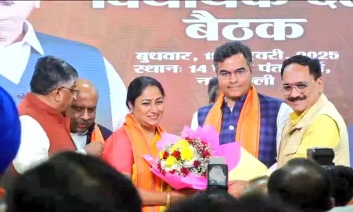 दिल्ली की नई मुख्यमंत्री रेखा गुप्ता को केंद्रीय मंत्री गजेंद्र शेखावत ने दी बधाई दिल्ली की नई मुख्यमंत्री रेखा गुप्ता को केंद्रीय मंत्री गजेंद्र शेखावत ने दी बधाई