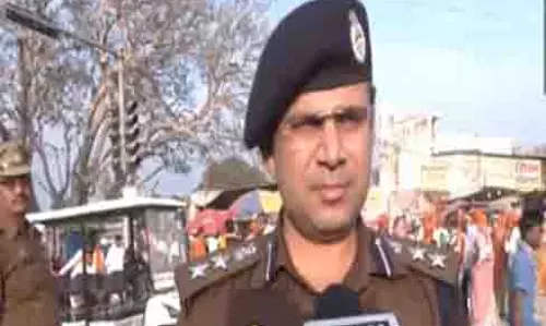 शहर में पूजा-अर्चना के लिए उमड़ी श्रद्धालुओं की भीड़ को देखते हुए भीड़ नियंत्रण के उपाय किए गए
