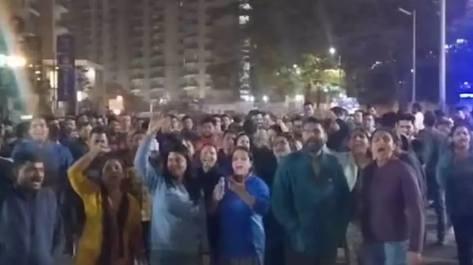 डॉगी के लिए बच्चे को पीटा, महिला के खिलाफ पूरी सोसाइटी हुई एक डॉगी के लिए बच्चे को पीटा, महिला के खिलाफ पूरी सोसाइटी हुई एक