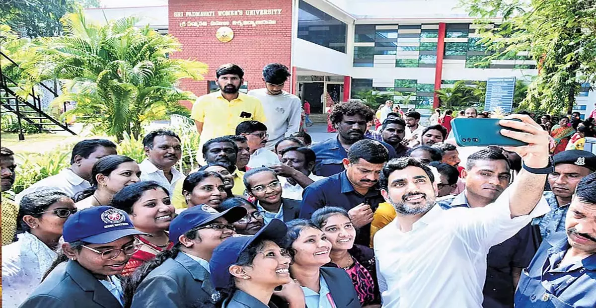 Andhra: मंत्री लोकेश जिला दौरे के दौरान सबसे पहले टीडीपी कार्यकर्ताओं से मिलेंगे Andhra: मंत्री लोकेश जिला दौरे के दौरान सबसे पहले टीडीपी कार्यकर्ताओं से मिलेंगे