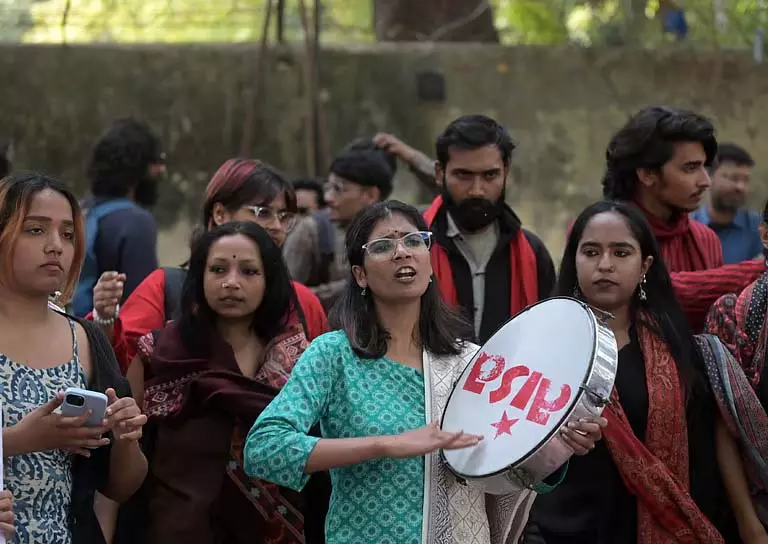 जामिया के छात्रों के साथ एकजुटता दिखाने के लिए कार्यकर्ता, शिक्षाविद जंतर-मंतर पर एकत्र हुए जामिया के छात्रों के साथ एकजुटता दिखाने के लिए कार्यकर्ता, शिक्षाविद जंतर-मंतर पर एकत्र हुए