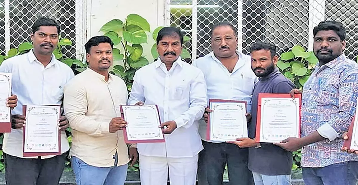 Andhra: पंचायत चैंपियन आंध्र में ग्रामीण विकास को आगे बढ़ा रहे Andhra: पंचायत चैंपियन आंध्र में ग्रामीण विकास को आगे बढ़ा रहे