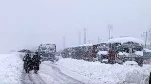 Himachal Weather: ऊंचाई वाले इलाके बर्फबारी से ढके Himachal Weather: ऊंचाई वाले इलाके बर्फबारी से ढके