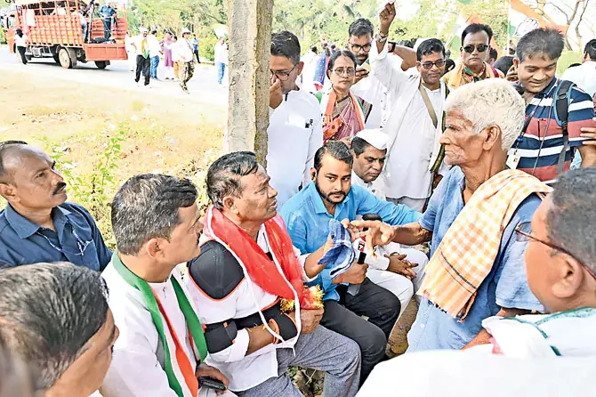 Odisha : कांग्रेस का मार्च चंदनपुर पहुंचा Odisha : कांग्रेस का मार्च चंदनपुर पहुंचा