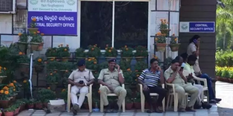 छात्रों, कार्यकर्ताओं, वकीलों ने पुलिस की भूमिका पर सवाल उठाए छात्रों, कार्यकर्ताओं, वकीलों ने पुलिस की भूमिका पर सवाल उठाए