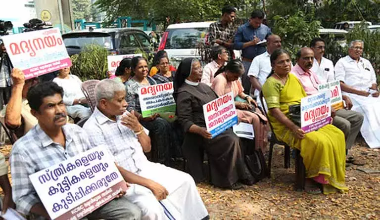CPI-RJD के विरोध को खारिज करते हुए LDF ने शराब बनाने वाली कंपनी को मंजूरी दी CPI-RJD के विरोध को खारिज करते हुए LDF ने शराब बनाने वाली कंपनी को मंजूरी दी