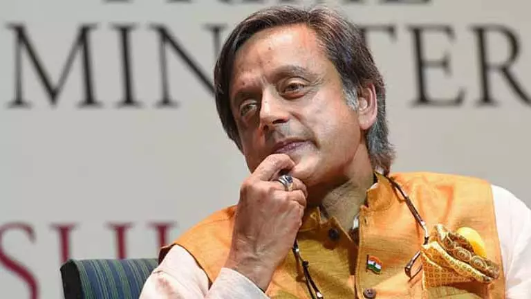 Kerala: राज्य कांग्रेस के नेता नाखुश, उन्हें लगता है कि थरूर को पर्याप्त छूट दी Kerala: राज्य कांग्रेस के नेता नाखुश, उन्हें लगता है कि थरूर को पर्याप्त छूट दी