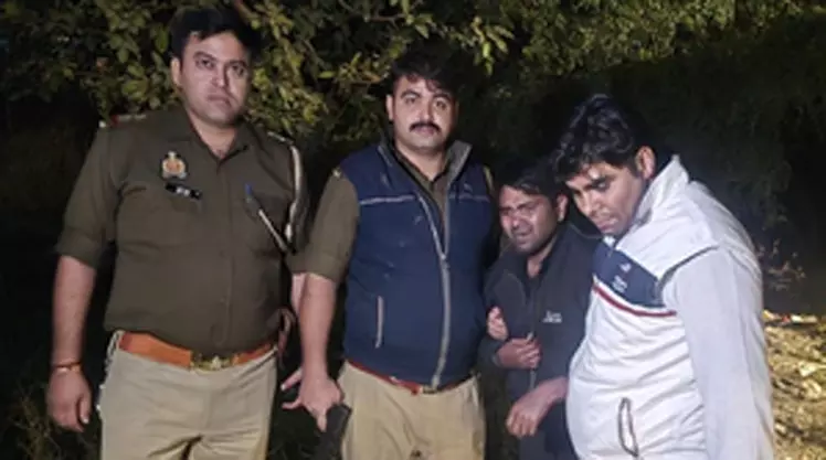 मुठभेड़ में दो बदमाश घायल, गिरफ्तार, पुलिस ने रुकने का इशारा किया तो भागने लगे मुठभेड़ में दो बदमाश घायल, गिरफ्तार, पुलिस ने रुकने का इशारा किया तो भागने लगे