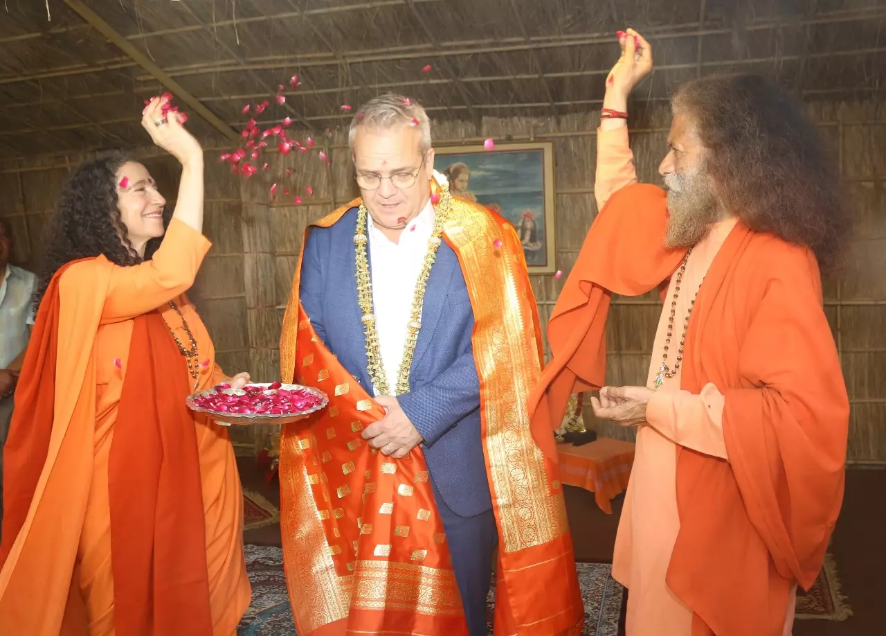 Prayagraj: महाकुंभ में यूनेस्को प्रतिनिधि टिम कार्टिस का संदेश Prayagraj: महाकुंभ में यूनेस्को प्रतिनिधि टिम कार्टिस का संदेश