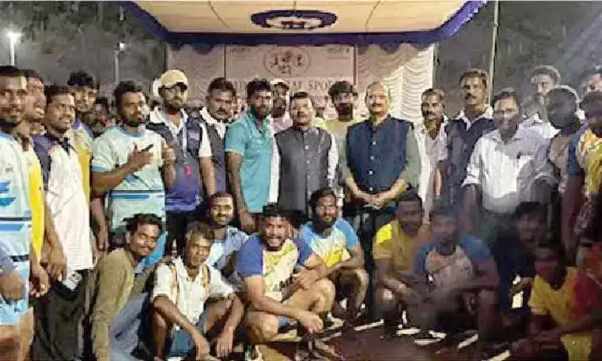 Andhra Pradesh : कबड्डी टूर्नामेंट में स्थानीय युवाओं की अच्छी भागीदारी Andhra Pradesh : कबड्डी टूर्नामेंट में स्थानीय युवाओं की अच्छी भागीदारी