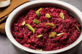 Recipe: इस तरह बनाएं चुकंदर का हलवा Recipe: इस तरह बनाएं चुकंदर का हलवा