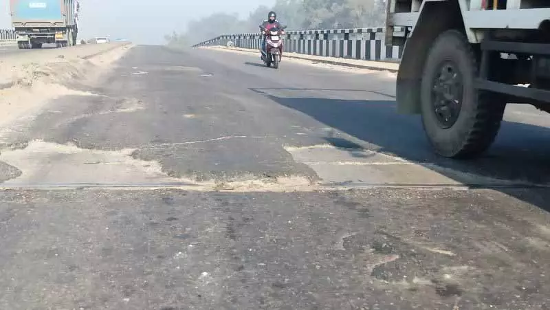 Punjab: दोराहा फ्लाईओवर को मरम्मत की सख्त जरूरत Punjab: दोराहा फ्लाईओवर को मरम्मत की सख्त जरूरत