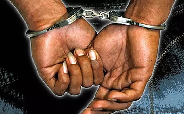Bengaluru: मदरसे में नाबालिग लड़की के साथ मारपीट, आरोपी गिरफ्तार Bengaluru: मदरसे में नाबालिग लड़की के साथ मारपीट, आरोपी गिरफ्तार