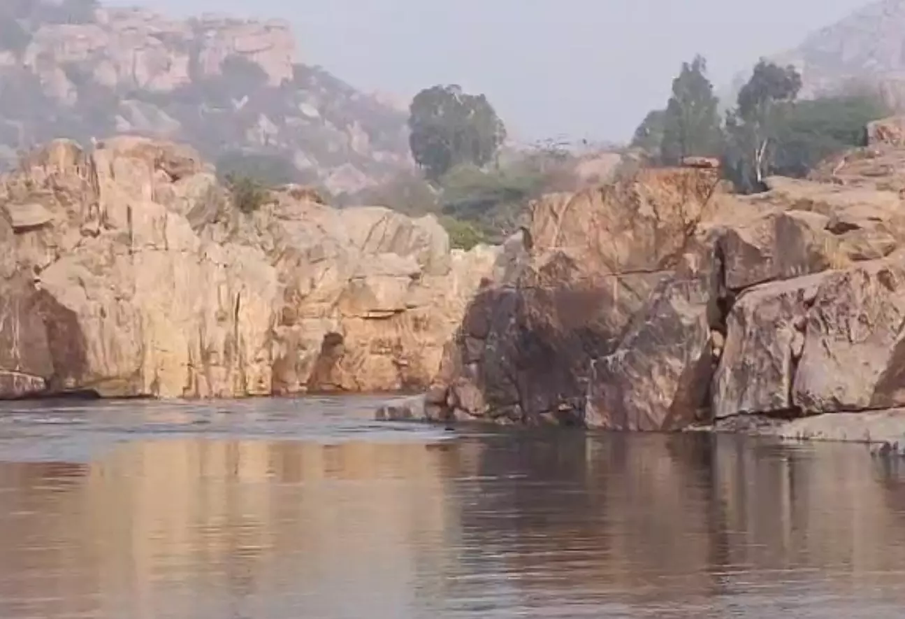 Hyderabad: डॉक्टर का शव मिला, जो रील के लिए तुंगभद्रा नदी में कूद गए Hyderabad: डॉक्टर का शव मिला, जो रील के लिए तुंगभद्रा नदी में कूद गए