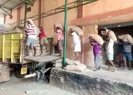 Telangana: हमाली यूनियन ने श्रम कानून को कमजोर करने की निंदा की Telangana: हमाली यूनियन ने श्रम कानून को कमजोर करने की निंदा की
