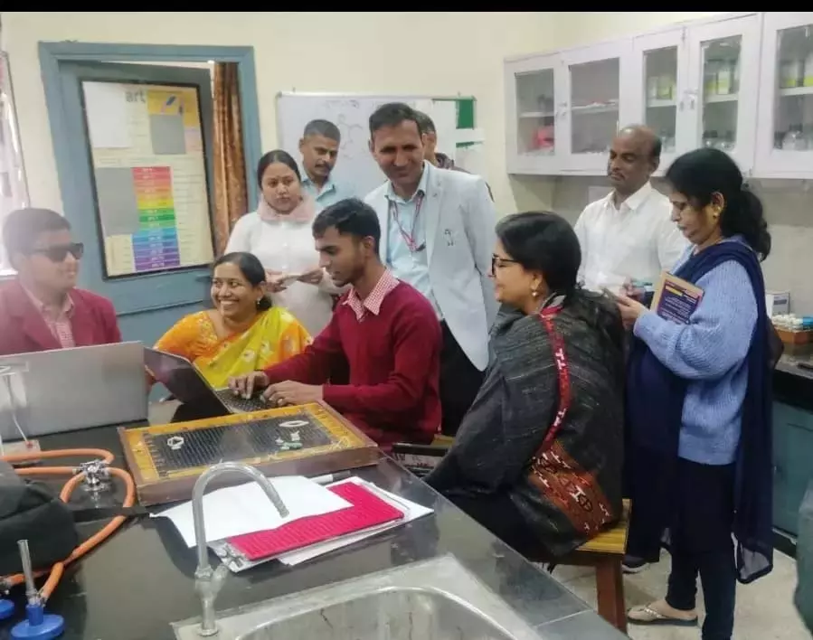 तेलंगाना में दृष्टिबाधित छात्रों की सहायता के लिए AI तेलंगाना में दृष्टिबाधित छात्रों की सहायता के लिए AI