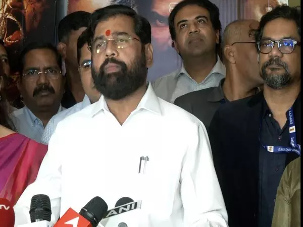 महाराष्ट्र उपमुख्यमंत्री Eknath Shinde को जान से मारने की धमकी मिली महाराष्ट्र उपमुख्यमंत्री Eknath Shinde को जान से मारने की धमकी मिली