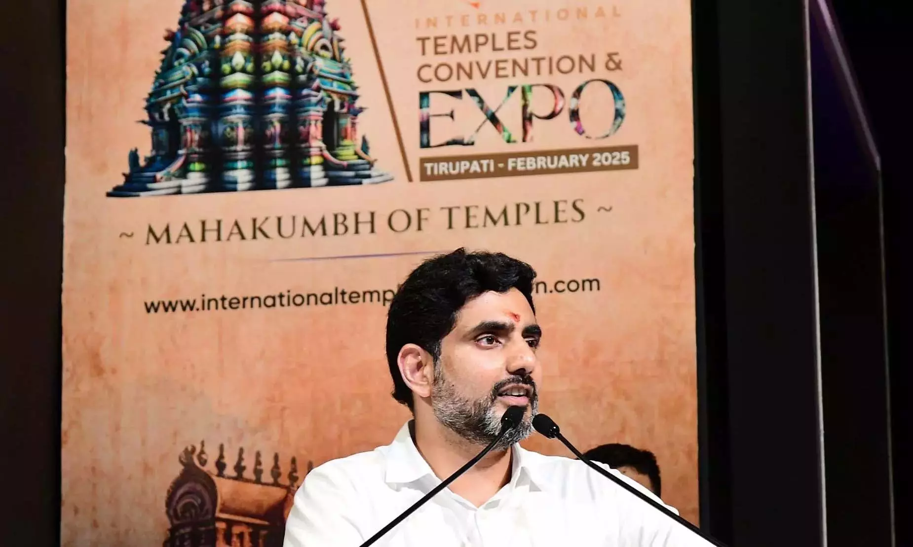लोकेश ने ITCX 2025 में तकनीक-संचालित मंदिर प्रबंधन की वकालत की लोकेश ने ITCX 2025 में तकनीक-संचालित मंदिर प्रबंधन की वकालत की