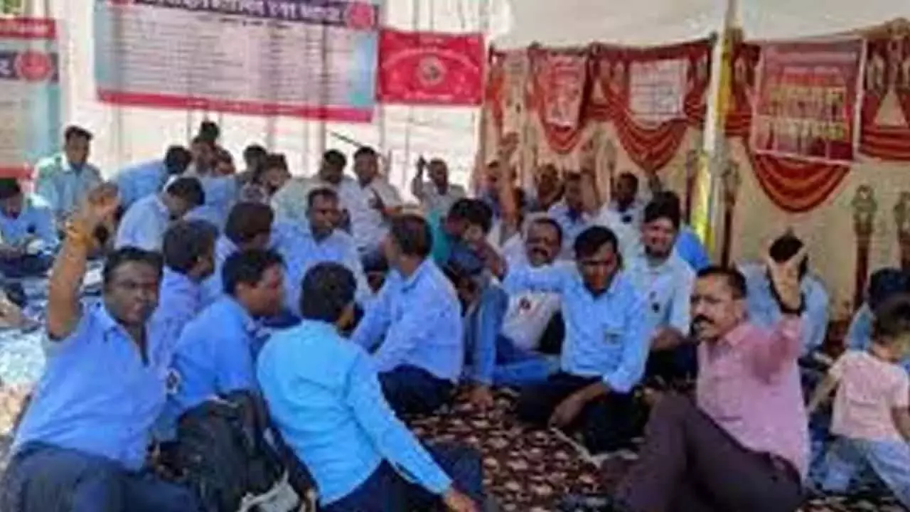 Karnataka: लंबित शिकायतों को लेकर लोको पायलट 36 घंटे का उपवास करेंगे Karnataka: लंबित शिकायतों को लेकर लोको पायलट 36 घंटे का उपवास करेंगे