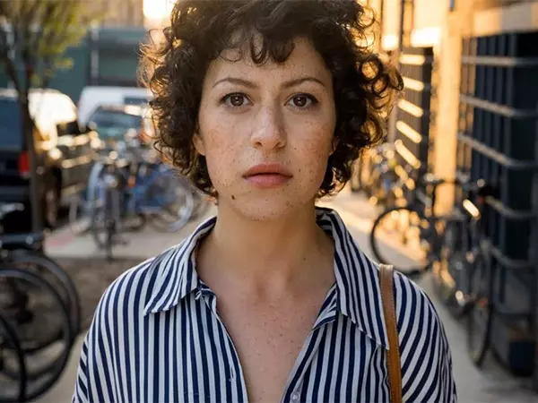 Alia Shawkat द रॉन्ग गर्ल्स में क्रिस्टन स्टीवर्ट के साथ शामिल हुईं Alia Shawkat द रॉन्ग गर्ल्स में क्रिस्टन स्टीवर्ट के साथ शामिल हुईं