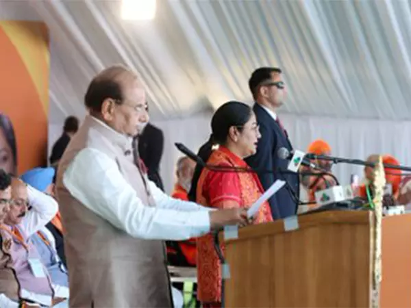 Delhi CM आज कार्यभार संभालेंगी, यमुना बाजार का दौरा करेंगी और पहली कैबिनेट बैठक की अध्यक्षता करेंगी Delhi CM आज कार्यभार संभालेंगी, यमुना बाजार का दौरा करेंगी और पहली कैबिनेट बैठक की अध्यक्षता करेंगी