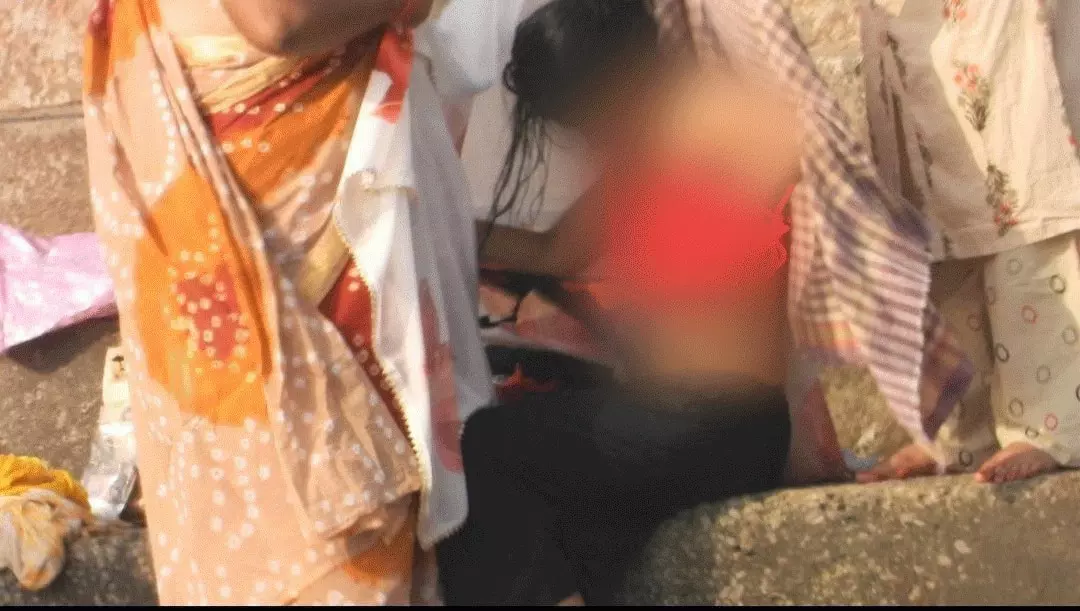 Prayagraj: महिलाओं के वीडियो वायरल होने का सनसनीखेज मामला सामने आया Prayagraj: महिलाओं के वीडियो वायरल होने का सनसनीखेज मामला सामने आया