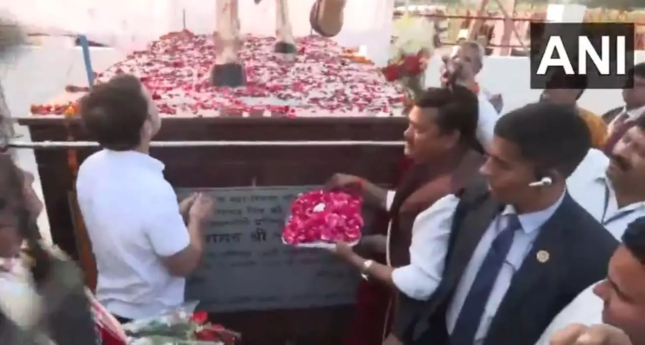कांग्रेस सांसद राहुल गांधी ने राणा बेनी माधव सिंह की प्रतिमा का किया अनावरण कांग्रेस सांसद राहुल गांधी ने राणा बेनी माधव सिंह की प्रतिमा का किया अनावरण