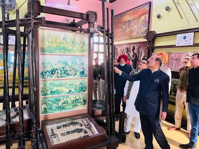 Minister ने युद्ध संग्रहालय का दौरा किया, पूर्व सैनिकों का कल्याण राज्य सरकार की प्राथमिकता Minister ने युद्ध संग्रहालय का दौरा किया, पूर्व सैनिकों का कल्याण राज्य सरकार की प्राथमिकता