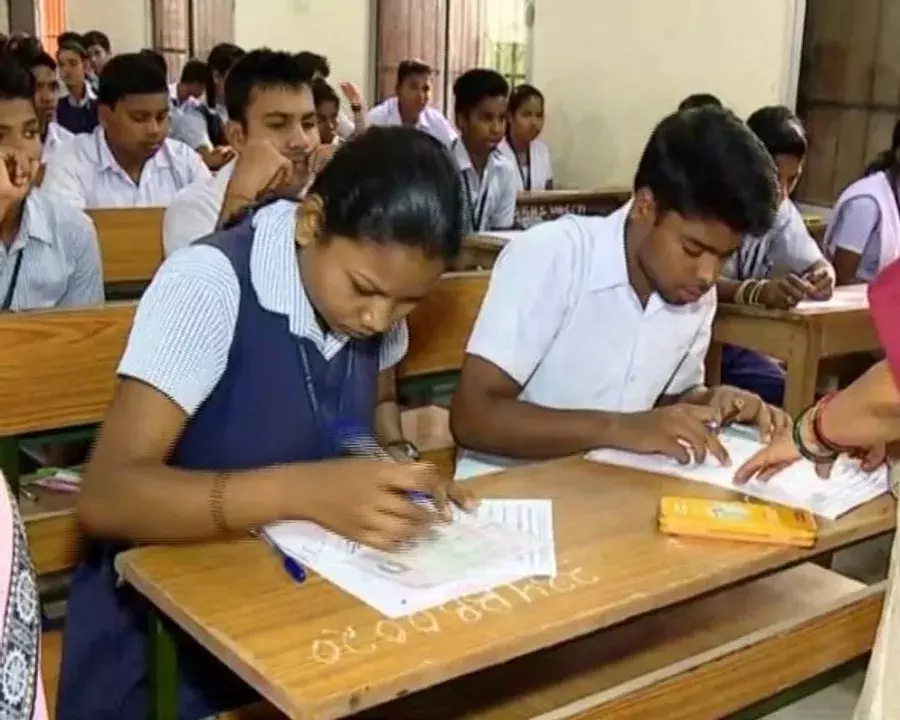 Odisha: 5.12 लाख से अधिक छात्र कल से शुरू हो रही मैट्रिक परीक्षा में बैठेंगे Odisha: 5.12 लाख से अधिक छात्र कल से शुरू हो रही मैट्रिक परीक्षा में बैठेंगे