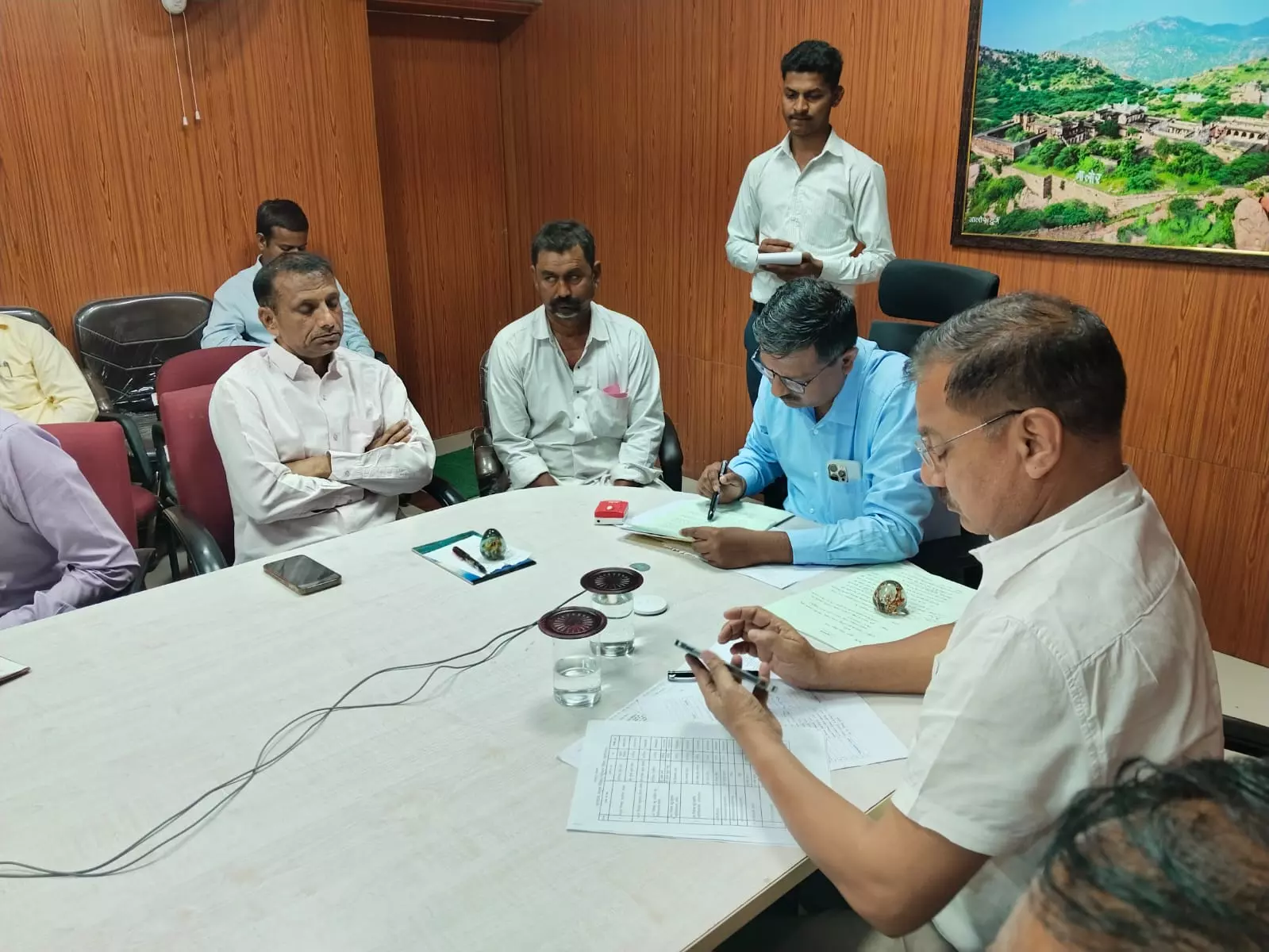 Jalore: जिला कलेक्टर ने जनसुनवाई में परिवाद पर त्वरित निस्तारण के दिए निर्देश Jalore: जिला कलेक्टर ने जनसुनवाई में परिवाद पर त्वरित निस्तारण के दिए निर्देश