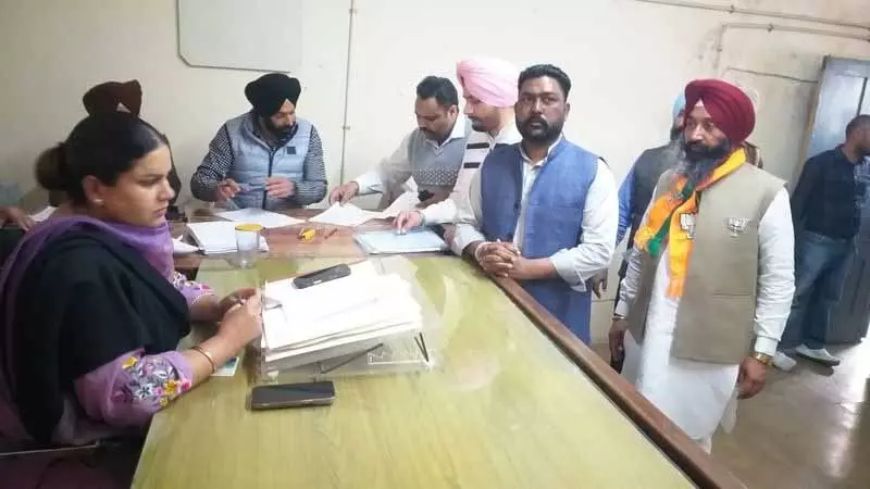 Tarn Taran में नगर परिषद चुनाव के लिए 59 उम्मीदवारों ने नामांकन पत्र दाखिल किए Tarn Taran में नगर परिषद चुनाव के लिए 59 उम्मीदवारों ने नामांकन पत्र दाखिल किए