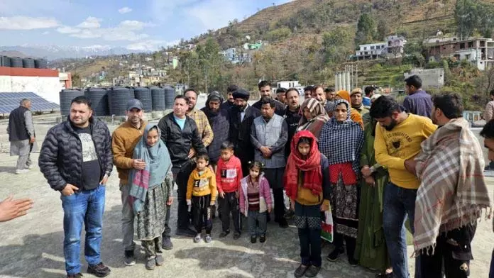 GMC राजौरी से बदहाल के 15 मरीजों के अंतिम बैच को छुट्टी दे दी GMC राजौरी से बदहाल के 15 मरीजों के अंतिम बैच को छुट्टी दे दी