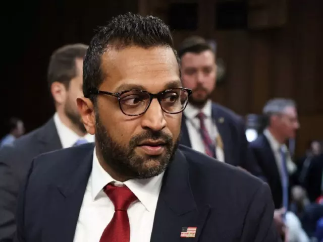 अमेरिकी सीनेट ने भारतीय मूल के काश पटेल को FBI निदेशक के रूप में दी मंजूरी अमेरिकी सीनेट ने भारतीय मूल के काश पटेल को FBI निदेशक के रूप में दी मंजूरी