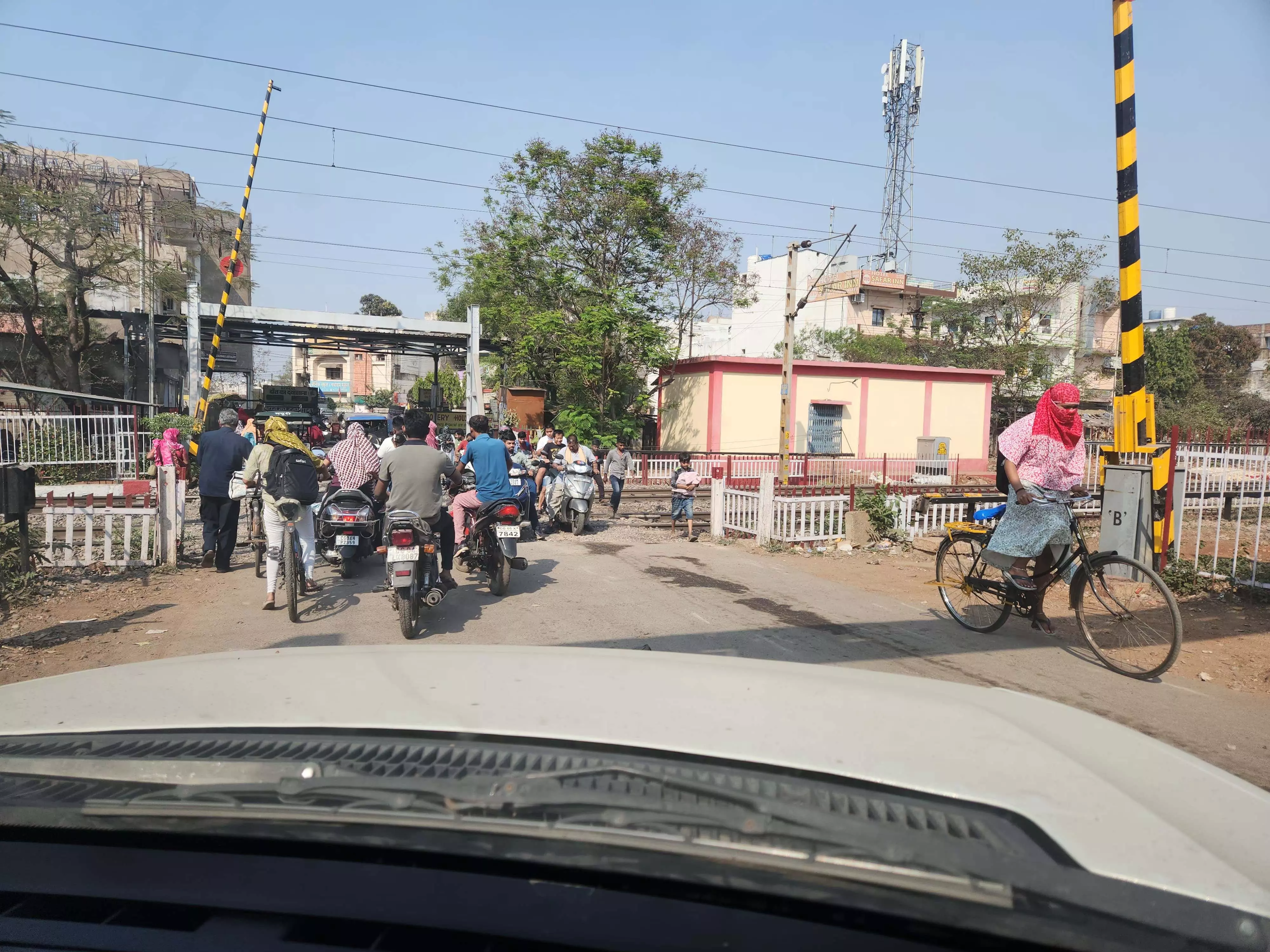 रेलवे की अनियमिता पर जनाक्रोश कोटा में रेलवे की अनियमिता पर जनाक्रोश कोटा में