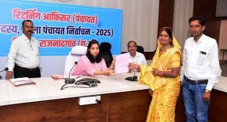 निर्वाचित होने वाले जिला पंचायत सदस्यों को प्रदान किया गया प्रमाण पत्र निर्वाचित होने वाले जिला पंचायत सदस्यों को प्रदान किया गया प्रमाण पत्र