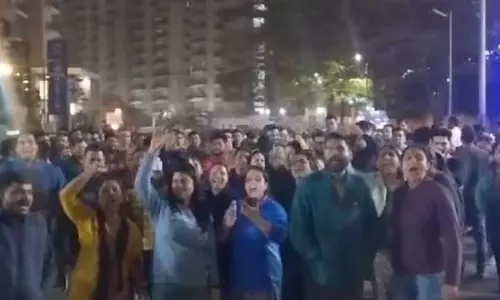 डॉगी के लिए बच्चे को पीटा, महिला के खिलाफ पूरी सोसाइटी हुई एक
