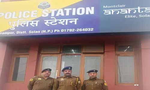 Himachal: कुमारहट्टी में कार चोरी के आरोप में राजपुरा का युवक गिरफ्तार Himachal: कुमारहट्टी में कार चोरी के आरोप में राजपुरा का युवक गिरफ्तार