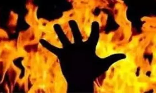 Odisha: 17 वर्षीय लड़के ने खुद पर पेट्रोल डालकर लगाई आग,हत्या का संदेह