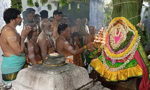 Tamil Nadu: तिरुचेंदूर वेलुकांडम्मन मंदिर मासिथिरुविझा का ध्वजारोहण के साथ शुभारंभ Tamil Nadu: तिरुचेंदूर वेलुकांडम्मन मंदिर मासिथिरुविझा का ध्वजारोहण के साथ शुभारंभ