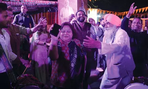 रेखा के दिल्ली सीएम बनने पर भाजपा कार्यालय में जश्न का माहौल