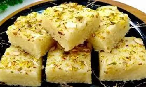 Recipe: ब्रेड और दूध से बनाएं दानेदार बर्फी