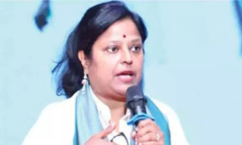 Telangana: कांग्रेस ने विधानसभा सत्र में शामिल न होने के लिए केसीआर की आलोचना की Telangana: कांग्रेस ने विधानसभा सत्र में शामिल न होने के लिए केसीआर की आलोचना की
