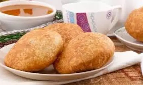 Recipe: सूजी और मटर से बिना तेल बनाएं स्वादिष्ट कचौरी, नोट करें रेसिपी Recipe: सूजी और मटर से बिना तेल बनाएं स्वादिष्ट कचौरी, नोट करें रेसिपी