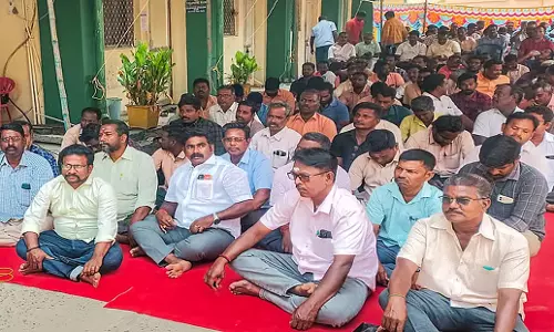 Tamil Nadu: पांडी बिजली कर्मचारियों ने स्टाफ के रिक्त पदों को भरने की मांग की