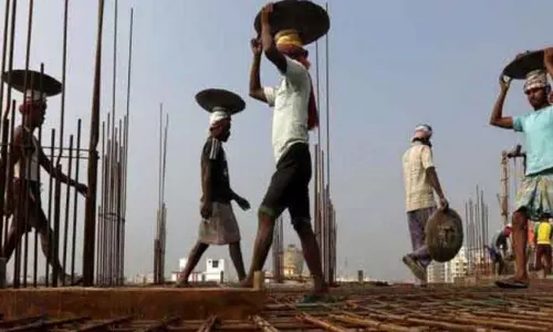 सरकार ने श्रमिकों के लिए गर्मी से सुरक्षा की योजना बनाई सरकार ने श्रमिकों के लिए गर्मी से सुरक्षा की योजना बनाई