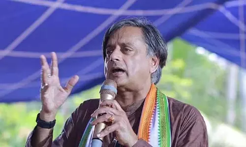 Kerala: वाम सरकार की प्रशंसा पर विवाद के बीच-कांग्रेस नेताओं ने थरूर का समर्थन किया Kerala: वाम सरकार की प्रशंसा पर विवाद के बीच-कांग्रेस नेताओं ने थरूर का समर्थन किया