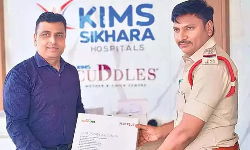 Andhra: केआईएमएस ने सीसीटीवी निगरानी इकाई पुलिस को सौंपी
